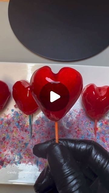 Jolly Rancher Strawberries, Dipped Strawberries Recipe, Jolly Rancher Lollipops, Lollipop Bouquet, Heart Shaped Candy, Strawberry Candy, Strawberry Roses, Candy Flowers, Diy Wine Glasses