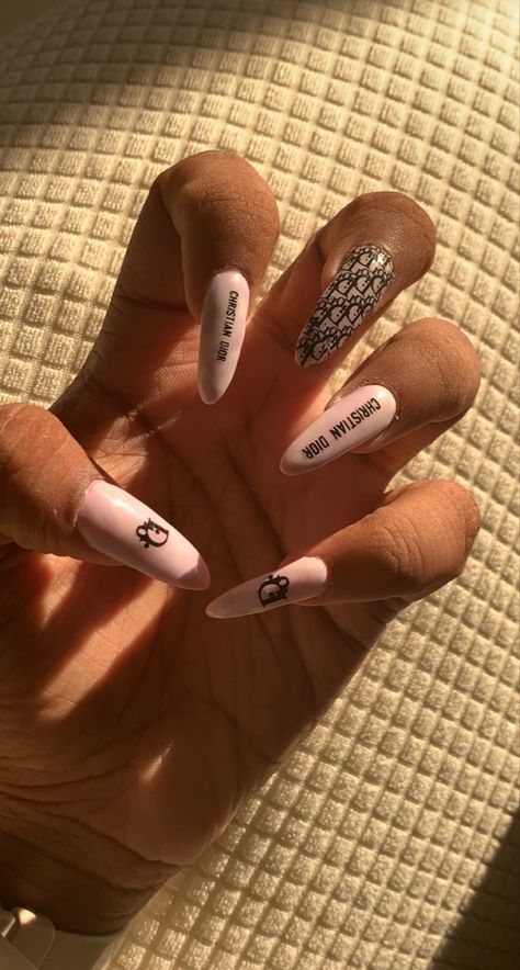 purple and white swirl dior nails in sun Nails With Text, Dior Nails Design, Poly Nails, Dior Nails, Gucci Nails, Designer Nails, Nails Sparkle, Nails Inspired, Luxury Couple