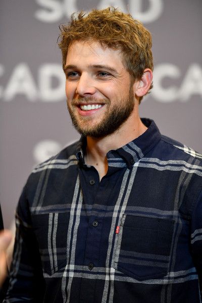 HAPPY 31st BIRTHDAY to MAX THIERIOT!!      10/14/19   Born Maximillion Drake Thieriot, American actor and director. He made his acting debut in the 2004 adventure comedy film Catch That Kid. American Actors Male, Max Theriot, Trin For Trin Tegning, Max Thieriot, Casual Leather Jacket, Actors Male, Cute Actors, Good Looking Men, Perfect Man