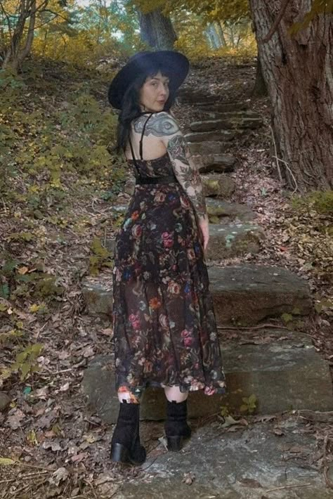 Outfits With Skirts, Gothic Queen, Girly Grunge, Witch Vibes, Sewing Fashion, Style Lookbook, Rock Outfits, Outfits Chic, Wardrobe Ideas