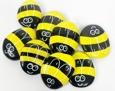 Bumblebee Rocks Garden Stones Home Decor Gardening Art - Etsy Turkey Bees For Kids, Bee Rocks, Bee Theme Party, Fairy Garden Decor, Bee Gifts, Kids Set, Kindness Rocks, Bee Theme, Garden Stones