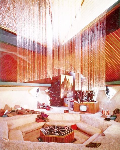 70s Sunken Lounge, 70s House Aesthetic Retro, 70s Lounge Room, Intimate Living Room, 70s Club, 70s Bar, 70s Lounge, 70s Interior Design, 80s Interior Design