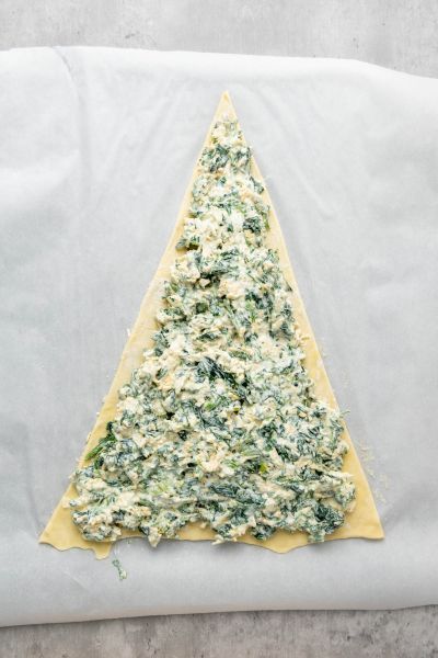 Easy Christmas Tree Spinach Dip Puff Pastry Appetizer Spinach Dip Appetizers, Christmas Tree Spinach Dip, Puff Pastry Christmas Tree, Pastry Christmas Tree, Puff Pastry Christmas, Knorr Spinach Dip, Puff Pastry Appetizer, Tree Spinach, Pastry Christmas