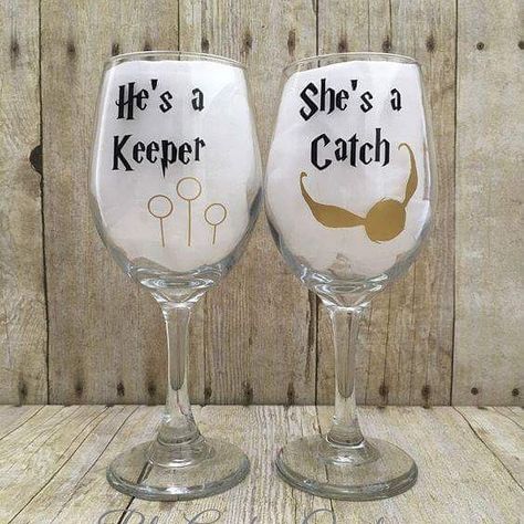 Motorcycle Nursery, Harry Potter Wine Glass, Harry Potter Bridal Shower, Stile Harry Potter, Harry Potter Wedding Theme, Diy Tumblr, Theme Harry Potter, Diy Wedding Gifts, Harry Potter Wedding