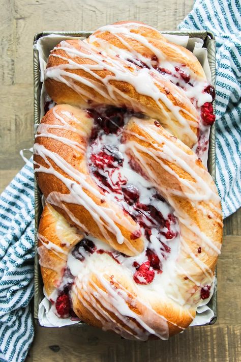 Raspberry Twist Bread Recipe (Bread Machine Recipe) - A Pretty Life In The Suburbs Bread Recipe Bread Machine, Recipe Bread Machine, Bread Machine Recipes Sweet, Twist Bread, Orange Bread Recipe, Raspberry Bread, Best Bread Machine, Bread Machine Recipe, Cinnamon Roll Recipe Homemade