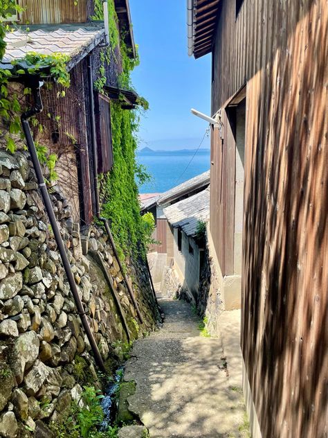 Alleyway on the tiny island of Ogijima, Kagawa. The post Alleyway on the tiny island of Ogijima, Kagawa. appeared first on Alo Japan. Kagawa Japan, Tiny Island, Kagawa, Japan Photo, Aesthetically Pleasing, Hobbies, Japan, Outdoor Decor