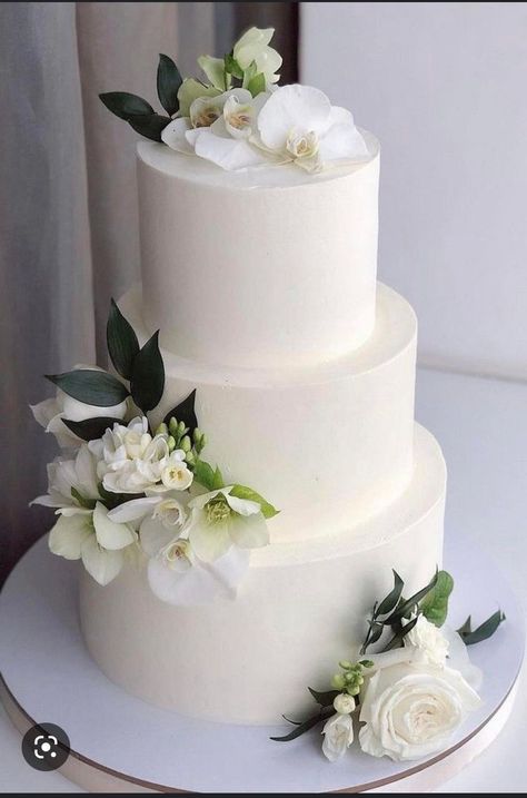 Vanilla Buttercream Wedding Cake, Wedding Cake Photos, Dream Wedding Cake, Tiered Cake, Wedding Cake Rustic, Simple Wedding Cake, Unique Wedding Cakes, White Wedding Cake, Elegant Wedding Cakes