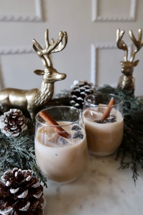 12 Days Of Christmas Cocktails, White Chocolate Syrup, Peppermint Martini, Wine Ingredients, Martini Ingredients, Citrus Cocktails, Chocolate Martini, Chocolate Liqueur, Frozen Cranberries