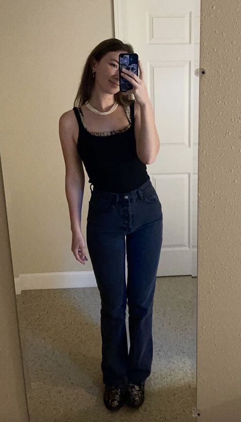 autumn outfit, fall outfit, black flare jeans, corset top, pearl necklace, black tank top, preppy style, academia Jeans Corset Top, Jeans Corset, Black Top Outfit, Black Flare Jeans, Top Pearl, Black Flare, Dark Jeans, Black Tank Top, Necklace Black