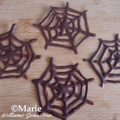 Chocolate Spiders, Spiders Web, Homemade Cheesecake, Edible Cupcake Toppers, Diy Decorations, Fun Cupcakes, Chocolate Pots, Chocolate Baking, How To Make Chocolate