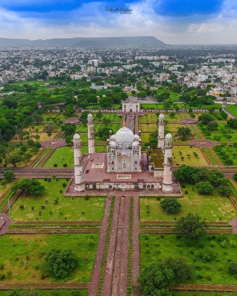 Bibi ka Maqbara, Aurangabad, India . Pc : @saikanthkrishna . Follow @spstourstravel for more !! . . Like Comment Share . @spstourstravel @spstourstravel @spstourstravel 👉sps tempo traveller on rent 👉sps tempo traveller on rent 👉sps tempo traveller on rent #spstourstravel #bibikamaqbara #aurangabad #maharashtra #india #incredibleindia #incredibleindiaofficial #indiatravel #indiatravelgram #indiatraveldiaries #indiatravels #indiatraveller #indiatravelblogger #indiatravelling #indiatraveljo Bibi Ka Maqbara, Tempo Traveller, History Of India, Like Comment Share, Historical Place, Latte Art, Incredible India, India Travel, Travel Blogger