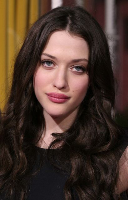 Dennings is the definition of goth glamour. Photo - 34 times Kat Dennings' hair and makeup were red carpet goals | Revelist Kat Denning Hair, Celeste Aesthetic, Kat Dennigs, Sheer Green Dress, Dark Wavy Hair, Kat Denning, Magenta Lip, Sleek Blowout, Kat Dennings