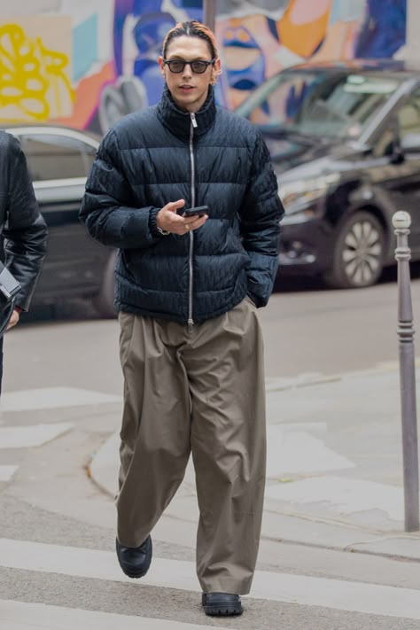 2023 Paris Street Style, Street Snap Men, Paris Fashion Week 2024 Street Style, Japan Men Fashion, Mens Fashion Week Street Style, Men Fashion Week, Paris Mens Fashion, Paris Fashion Week Men, Fashion Paris