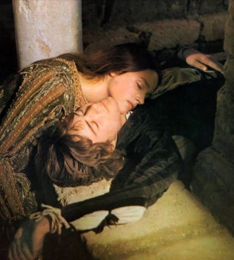 Romeo And Juliet Zeffirelli, Olivia Hussey Romeo And Juliet, Romeo And Juliet 1968 Olivia Hussey, Olivia Hussey Aesthetic, Juliet Capulet Aesthetic, Olivia Hussey Juliet, Summer Pictures Instagram, Romeo And Juliet Aesthetic, Posing For Instagram