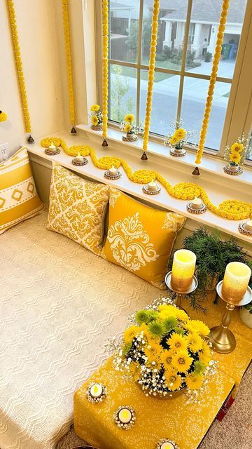 Diwali Entryway Decor, Diwali Window Decoration, Joy Decor, Home Flower Decor, Thali Decoration Ideas, Rangoli Designs Simple Diwali, Diy Floral Decor, Home Decor Indian, Diwali Decoration Items