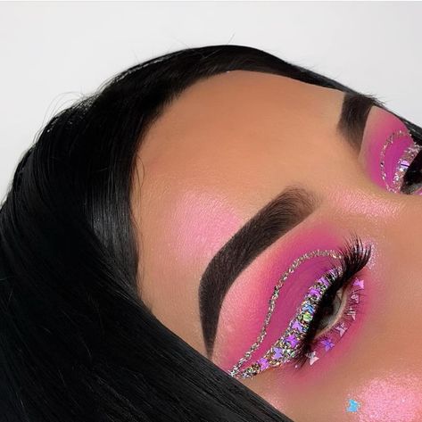 Eyeshadow Edm Festival Makeup, Makeup Humor, Barbie Makeup, Pink Eye, Colorful Eye Makeup, Edm Festival, Pink Vibes, Makeup Obsession, School Looks