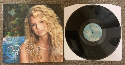 Debut Vinyl Taylor Swift, Taylor Swift Debut Vinyl, Taylor Swift Vinyl, Taylor Swift Cd, Taylor Swift Debut, Taylor Merch, Cd Aesthetic, Vinyl Display, Vinyl Collection