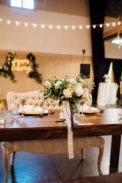 Add a loveseat or small couch to your sweetheart table for a more rustic and intimate charming touch! Pair with a bouquet in a vase and gold flatware and accented plates.  Venue: Loveless Events Rentals: Curated Events https://lovelessevents.com/ Bouquet In A Vase, Sweet Heart Table, Tufted Couch, Southern Wedding Inspiration, Head Table Decor, Sweetheart Table Wedding, Small Couch, Gold Cutlery, December Wedding