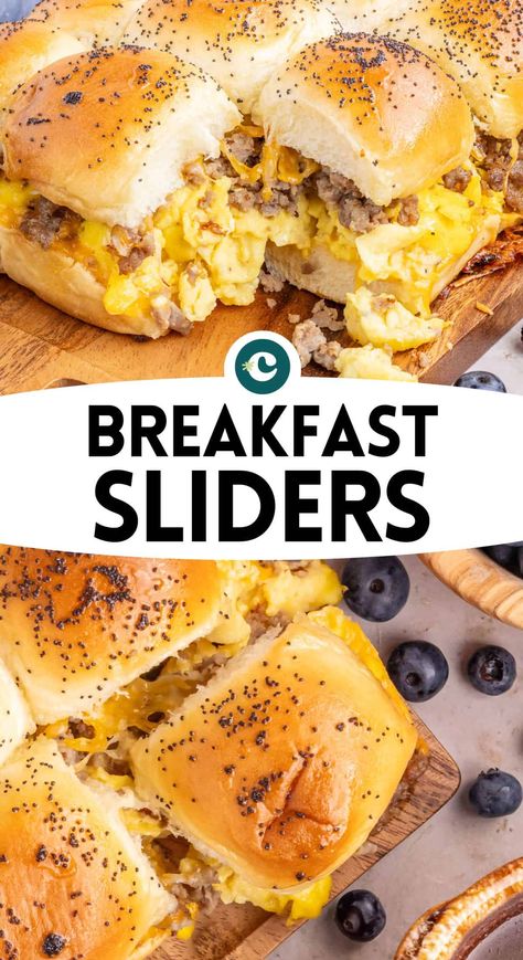 Hawaiian roll breakfast sliders with scrambled eggs, breakfast sausage, and cheese baked on buns topped with a buttery maple syrup glaze and poppy seeds. #HawaiianRolls #Sliders #EasyBreakfast Sliders Breakfast, Breakfast Sliders, Menu Sarapan Sehat, Breakfast Slider, Hot Breakfast, Thanksgiving Menu Ideas, Slider Recipes, India Food, Best Breakfast Recipes