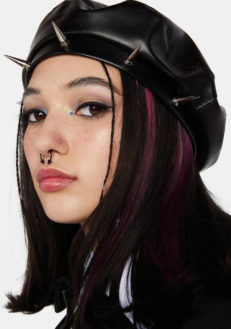 Cute Hat Aesthetic, Goth Hats, Aesthetic Hats, Punk Hat, Alt Accessories, Military Beret, Beret Outfit, Chain Outfit, Style Beret