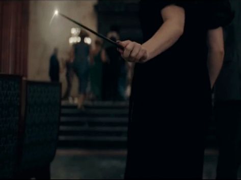 Wand Harry Potter Aesthetic, Harry Potter Wand Aesthetic, Harry Potter Aesthetic Dark, Queenie Goldstein Aesthetic, Wands Aesthetic, Dumbledore Aesthetic, Fantastic Beasts Aesthetic, Durmstrang Aesthetic, Wand Aesthetic