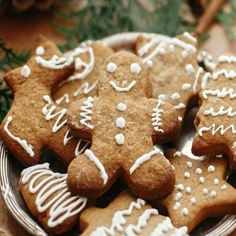 Keto Gingerbread Cookies (6 Ingredients!) - The Big Man's World ® Keto Gingerbread Cookies, Icing For Gingerbread Cookies, Keto Gingerbread, Easy Gingerbread Cookies, Homemade Gingerbread, Keto Holiday, Low Carb Flour, Ginger Bread Cookies Recipe, Man Cookies