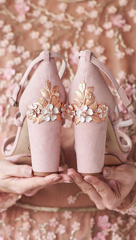 Rose Gold Heels Wedding, Pretty Wedding Shoes, Quinceanera Heels, Rose Gold Wedding Shoes, High Fashion Wedding, Rose Gold High Heels, Pink Shoes Heels, Elegant Shoes Flat, Heels Pearl