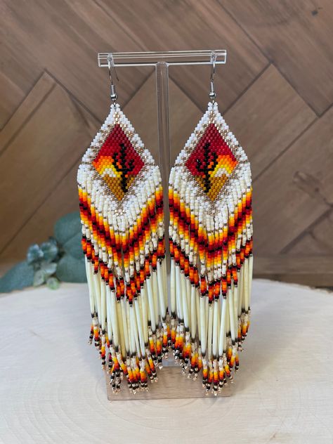 Cindy Lu, Indigenous Beaded Earrings, Porcupine Quill Earrings, Beaded Hats, Seed Bead Jewelry Tutorials, Quill Earrings, Hand Beaded Earrings, Seed Bead Projects, Native American Beadwork Patterns