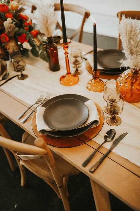 Circle Table Setting, Black Boho Wedding, Table Arrangement Ideas, Black Tableware, Kentucky Wedding Venues, Owensboro Kentucky, Fall Feast, Biker Wedding, Dining Decoration