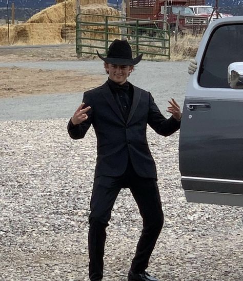 Modern Cowboy Style Men, Men Prom Outfit, Country Prom, Prom Men, Professional Bull Riders, Cute Cowgirl Outfits, Modern Cowboy, Junior Prom