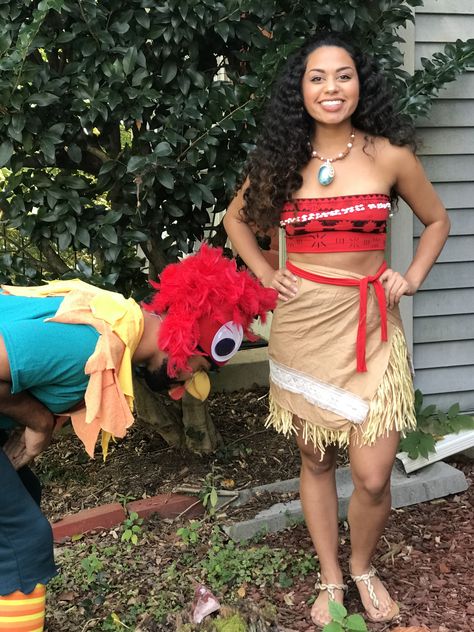 Moana halloween costume, homemade hei hei costume, fun halloween ideas, Couple costume, Cosplay, Moana, Halloween, Great halloween idea for couples, college costumes Moana Diy, Moana Halloween, Moana Halloween Costume, Moana Cosplay, Chicken Halloween, College Costumes, Unique Couple Halloween Costumes, Chicken Costumes, Princess Halloween Costume