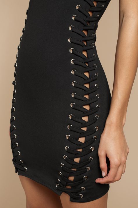 Lace Up Side Dress, Diy Clothes Design Dresses, Side Lace Up Dress, Concert Dress, Back Lace Dress, Black Lace Up Dress, Detail Couture, Lace Up Bodycon Dress, Edgy Dress