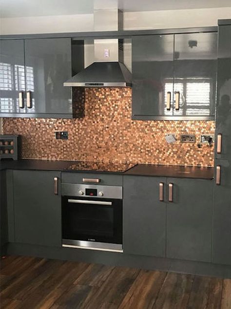 Mum-of-two Emma Cox revamped her kitchen using 1p coins she'd collected Penny Countertop, Penny Decor, Penny Floor Designs, Penny Wall, Bathroom Backsplash Ideas, Penny Backsplash, Statement Kitchen, Penny Floor, Loft Inspiration