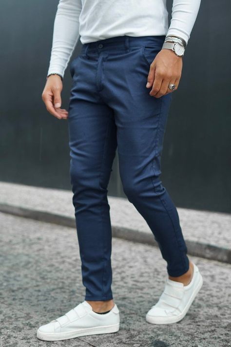 French Tuck Men, Cord Jeans, Fashion Models Men, Smart Casual Menswear, Outfit Hombre, Blue Chinos, Mens Casual Dress Outfits, Mens Fashion Casual Outfits, Mens Pants Fashion