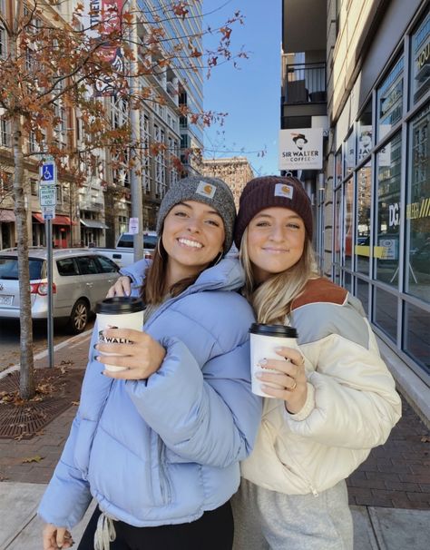 Fall Aesthetic Pictures, Foto Best Friend, Nyc Outfits, New York Outfits, Nyc Christmas, Winter Instagram, Instagram Coffee, Nyc Life, Cozy Season