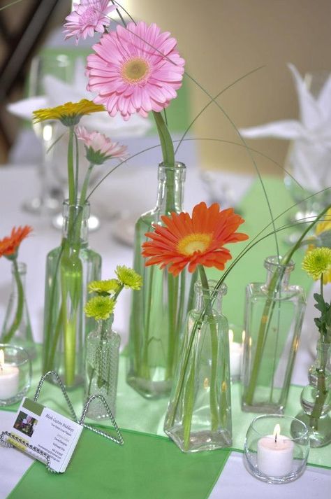 Gerber Daisy Bridal Shower Ideas, Gerbera Wedding Centerpieces, Gerbera Daisy Arrangements, Gerber Daisy Wedding Centerpieces, Daisy Wedding Centerpieces, Gerbera Daisy Centerpiece, Gerbera Daisy Wedding, Daisy Centerpieces, Daisy Decorations