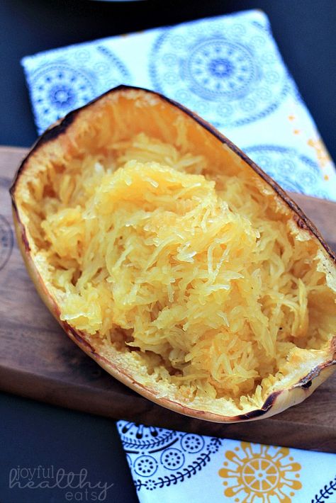 How to: Cook Spaghetti Squash {Paleo Recipes} Spaghetti Squash Paleo, Paleo Vegetable Recipes, Perfect Spaghetti, Spaghetti Squash Pasta, Spaghetti Squash Recipes Easy, Roasted Spaghetti Squash, Cook Spaghetti Squash, Pasta Toppings, Paleo Vegetables