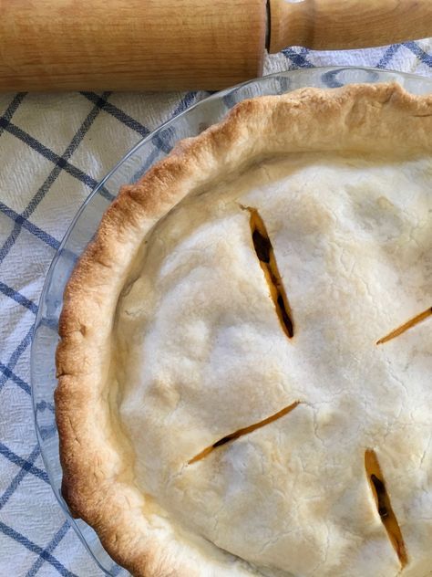 Mom's Famous Cheeseburger Pie - Six Clever Sisters Red Beans And Rice Recipe Crockpot, Hamburger Pie, Oil Pie Crust, Pillsbury Pie Crust, Cheeseburger Pie, Savory Pies Recipes, Frozen Pie Crust, Frozen Pie, Pot Pies Recipes