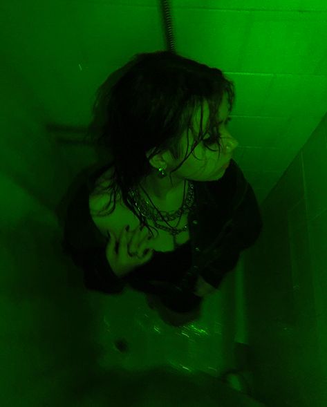 Green Punk Aesthetic, Em Aesthetic, Forest Punk, Dark Green Hair, Helloween Wallpaper, Dark Forest Aesthetic, Dark Green Aesthetic, Slytherin Aesthetic, Aesthetic Green