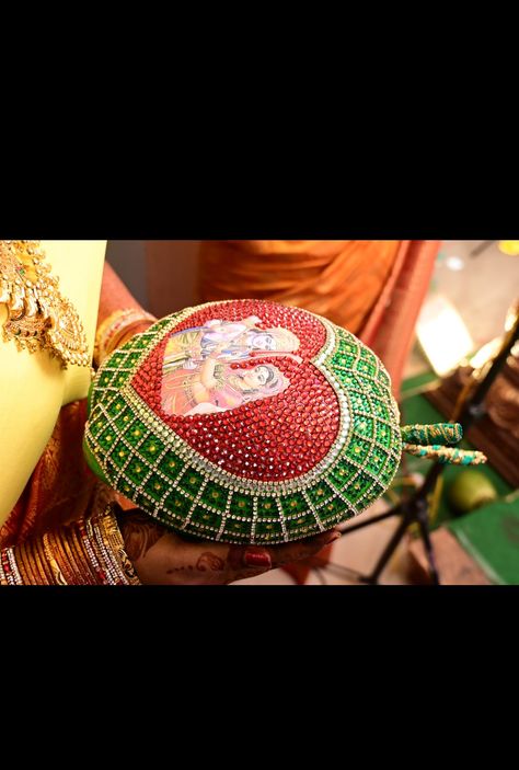 Pelli Kobarikaya Designs, Decoration Things, Wedding Trays, Coconut Decoration, Events Decorations, Kobbari Bondam, Wedding Crafts Diy, Decorative Ideas, Hand Work Blouse