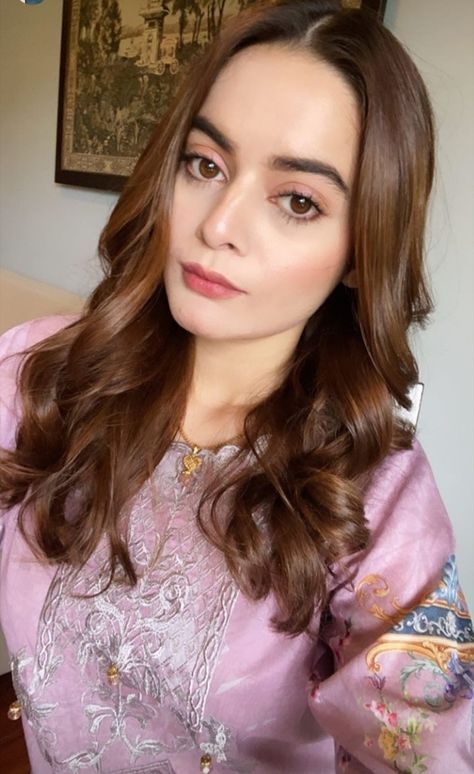 Pakistani Actress Hair Colour, Danish Taimoor, Emma Watson Belle, Minal Khan, Body Hot, Tv Photo, Pakistani Actors, Gym Pictures, Stylish Short Dresses