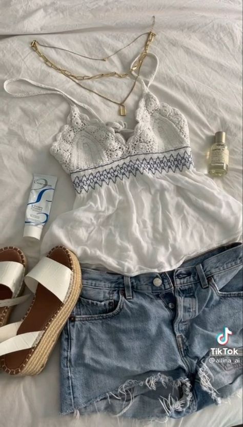 #random Obx Inspired Outfit, Chic Prom Dresses, Summer Outfits Aesthetic, Modest Summer, Modest Summer Outfits, Pants Outfit Casual, Preppy Style Summer, Swaggy Outfits, Cute Everyday Outfits