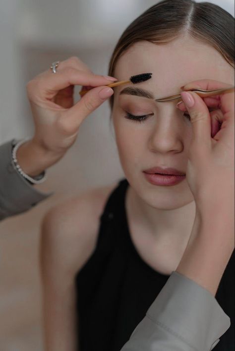 Brow Artist Aesthetic, Beautician Aesthetic, Eyebrow Aesthetic, Beauty Salon Aesthetic, Lashes Aesthetic, Instagram Brows, Inspiration Photoshoot, Lashes Fake Eyelashes, Tweezing Eyebrows