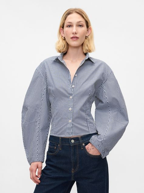 Soft cotton poplin cropped shirt.  Point collar, button front.  Long barrel sleeves.  Darting at front and back.  Fit: Close to the body.  Cropped, hits at the waist.  Models wearing Gap Women Shirt Top, Cropped Shirt, Fall 2024, Crop Shirt, Everyday Style, Cotton Poplin, Striped Shirt, Fall Fashion, Fashion Inspo Outfits