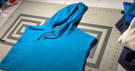 This is a guide to making a DIY color-block hoodie. Learn how to make your own color-block hoodie at home with this simple step-by-step sewing tutorial. Old Sweatshirt, Patchwork Hoodie, Upcycle Sweatshirt, Bodice Pattern, Diy Upcycle, Senior Night, Recycled Fashion, Sewing Lessons, Overall Dress