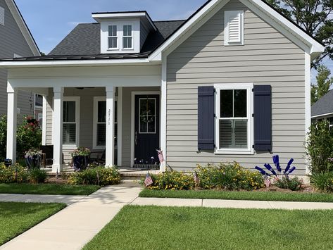 Siding Shutter Color Combinations, Siding And Shutter Colors Combinations, Siding Ideas Exterior Color Schemes, Exterior Color Schemes Green, Vinyl Siding Color Combinations, Beach House Exterior Colors, Outside House Paint, House Paints, Vinyl Siding Colors