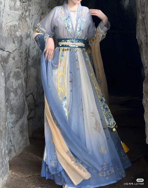 Chinese Traditional Dress Princesses, Blue Hanfu, Chinese Fancy Dress, Traditional Asian Dress, Hanfu Girl, Ancient Dress, Chinese Traditional Dress, Ancient Chinese Dress, Chinese Traditional Clothing