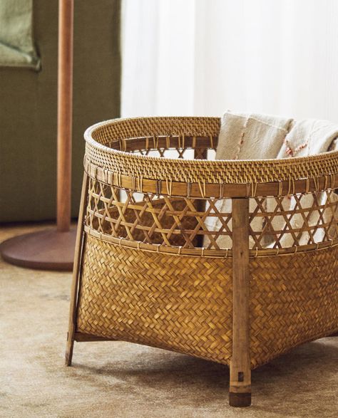 Wicker House, Bamboo Diy, Cane Baskets, Rattan Material, Bamboo Decor, Bamboo Art, Bamboo Crafts, Bamboo Furniture, Bamboo Basket