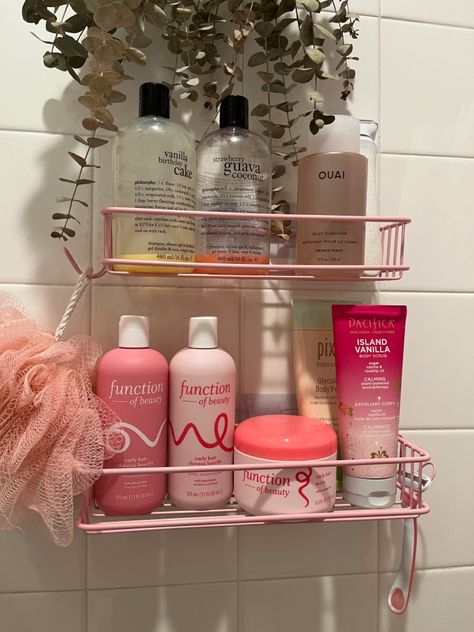 Body Scrub Shower Routine, Pink Shower Products, Pink House Stuff, Shower Inspo Aesthetic, Everything Shower Aesthetic, Makeup In Bathroom, Cute Pink Bathroom, Aesthetic Shower Products, Hygiene Products Aesthetic