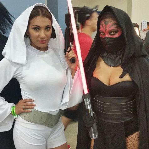 Princess Leia and Sith Lord Disney Costumes Group, Star Wars Costume Ideas, Star Wars Cosplay Women, Easy Star Wars Costumes, Princess Leia Costume Diy, Vampire Costume Diy, Star Wars Costumes Diy, Starwars Cosplay, Rey And Finn